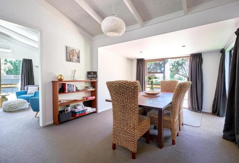 בית, 4 חדרי שינה, Te Mata Views Resort