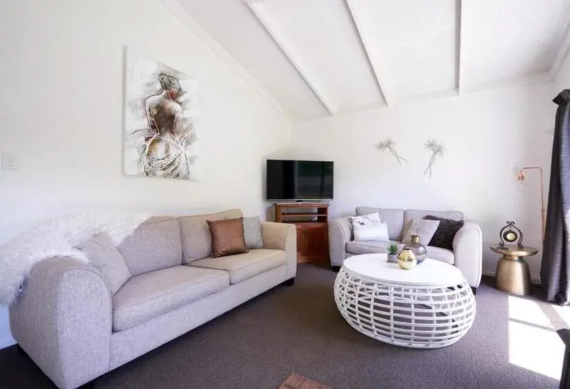 Talo 4 Makuuhuonetta, Te Mata Views Resort