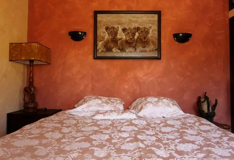 Basic-huone, Villa Paraiso Naturism Optional Adults Only