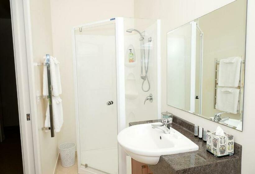 복층 룸 퀸 침대, By The Park B & B