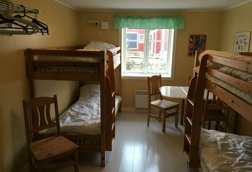 חדר סטנדרטי לארבעה עם חדר אמבטיה משותף, Grebbestads Vandrarhem