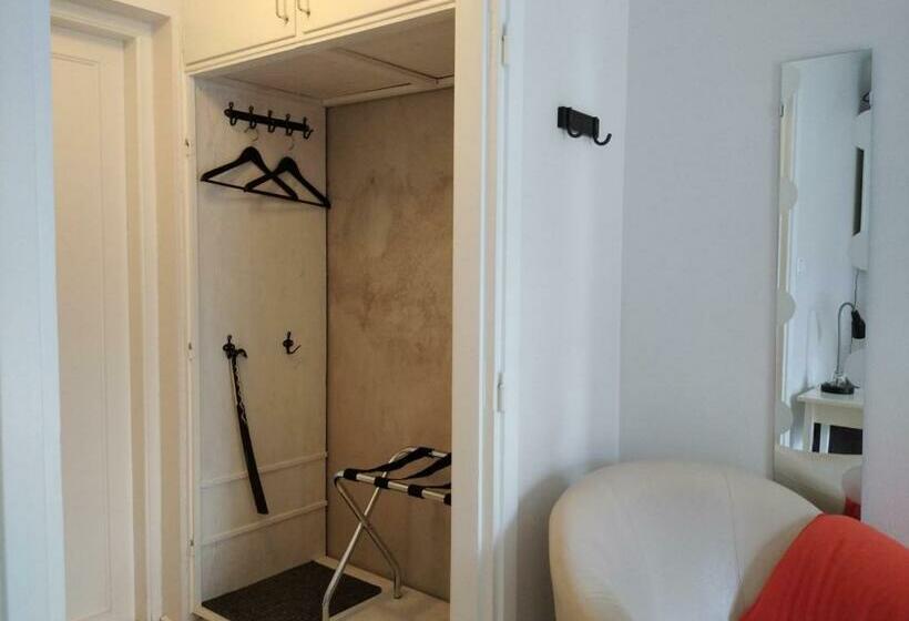 חדר סטנדרט לשלושה, Laholms Vandrarhem