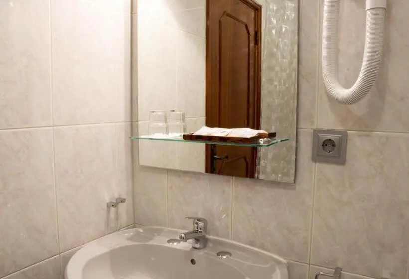 اتاق استاندارد یک نفره, Lusitana