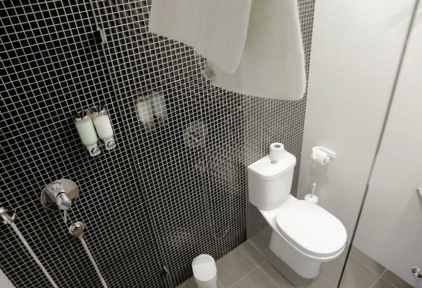 חדר סטנדרט לארבעה, M