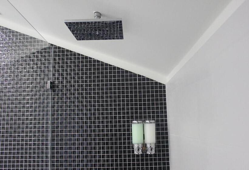 חדר סטנדרט לשלושה, M