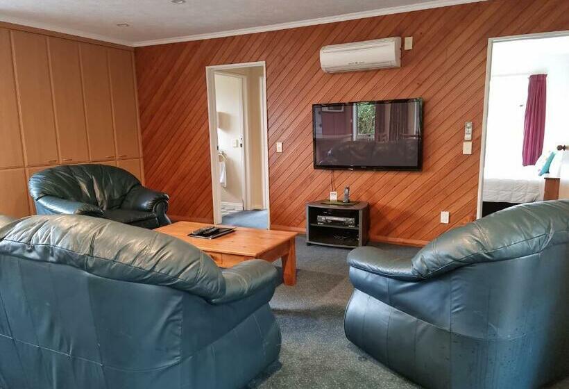 בקתה סטנדרטית, Paroa