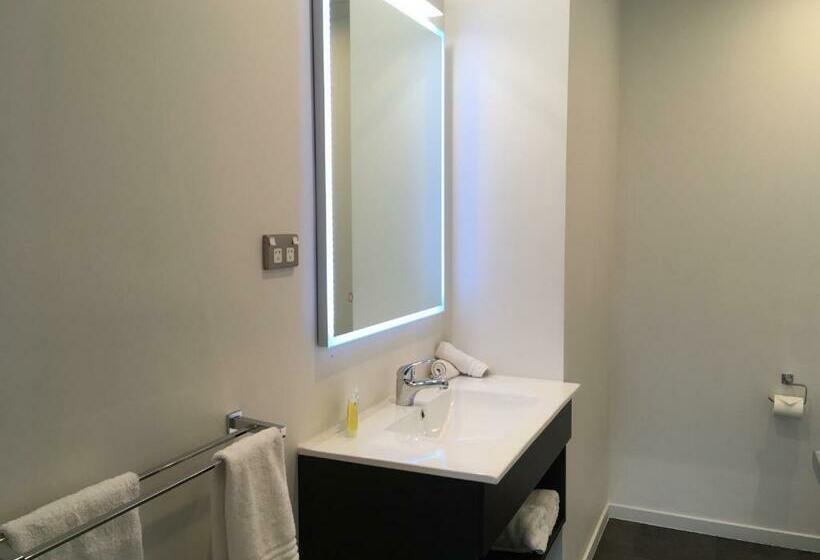 דירת שני חדרים, Paroa