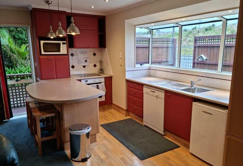 בקתה סטנדרטית, Paroa