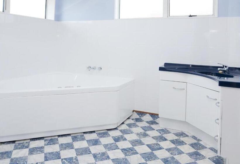 בקתה סטנדרטית, Paroa