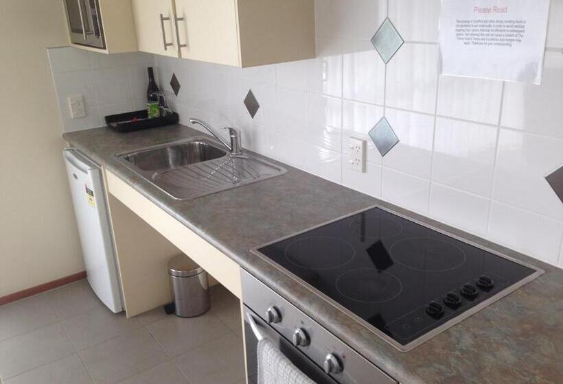 חדר אקזקיוטיב, Paroa