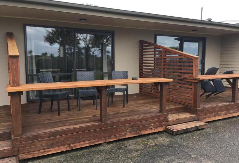 דירת חדר, Paroa