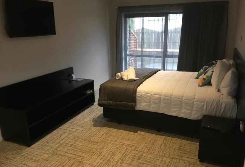 דירת חדר, Paroa