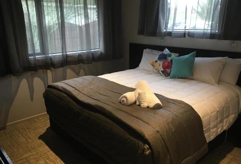 דירת חדר, Paroa