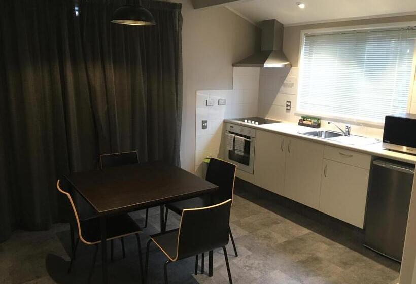 דירת חדר, Paroa