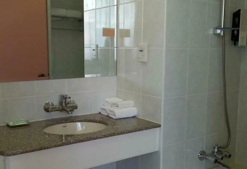 Standard Yhden Hengen Huone, Riddiford