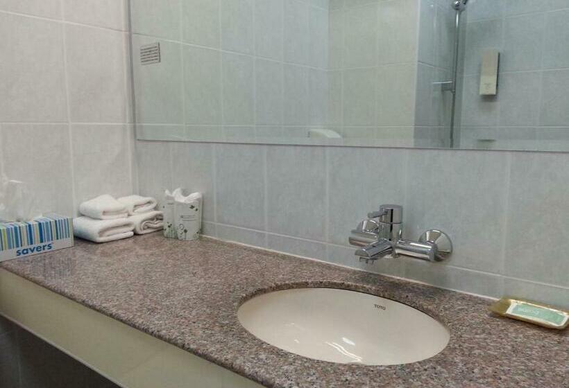 חדר משפחתי, Riddiford