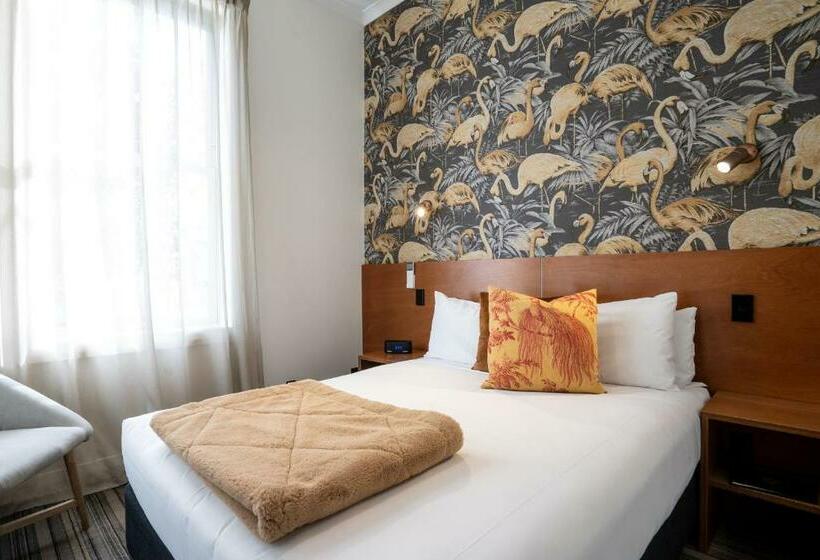 اتاق لوکس, The State