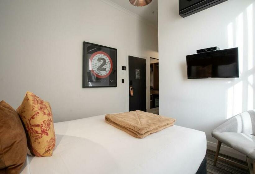 اتاق لوکس, The State