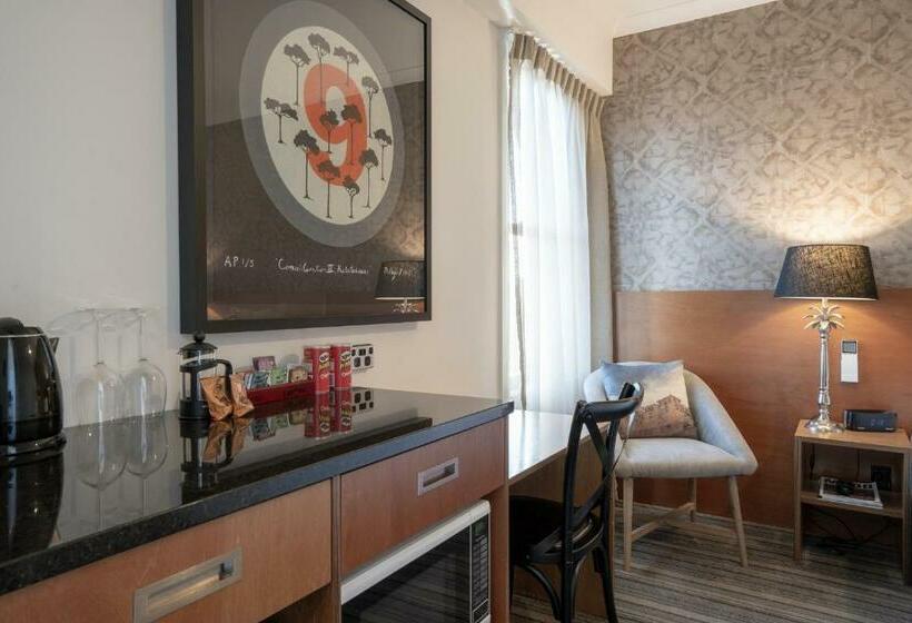 اتاق لوکس با تخت بزرگ, The State