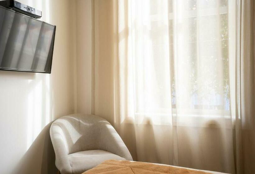 اتاق لوکس, The State