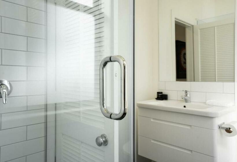 اتاق لوکس, The State