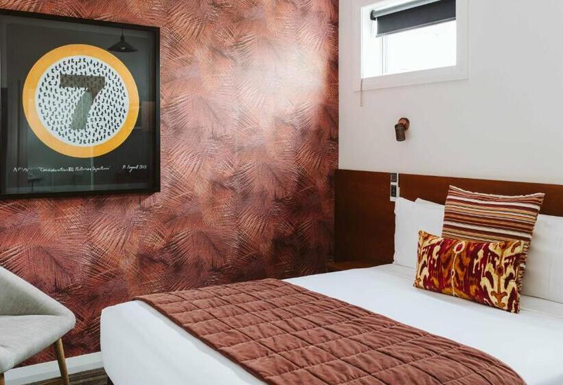 اتاق لوکس, The State