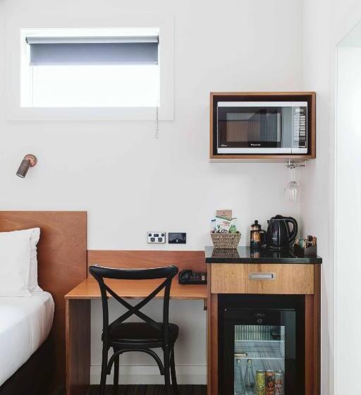 اتاق لوکس, The State