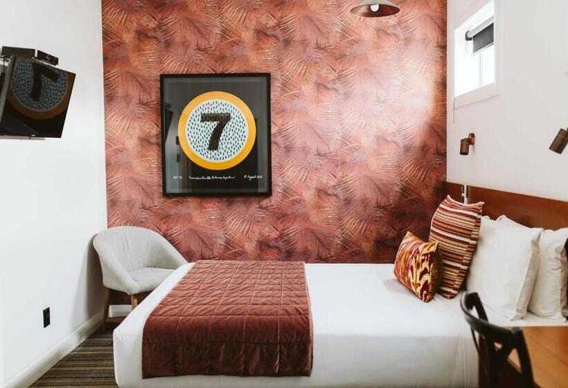 اتاق لوکس, The State