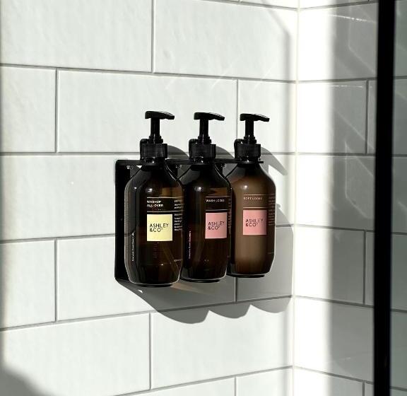 اتاق لوکس با تخت بزرگ, The State