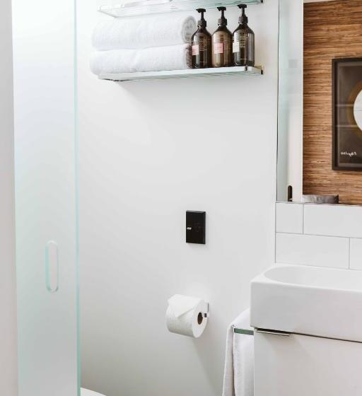 اتاق عادی, The State