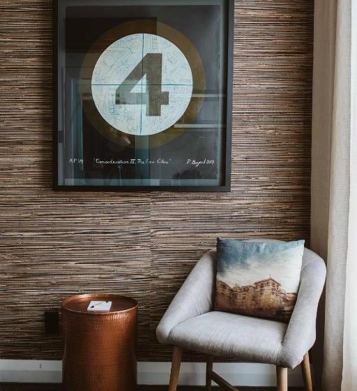 اتاق عادی, The State