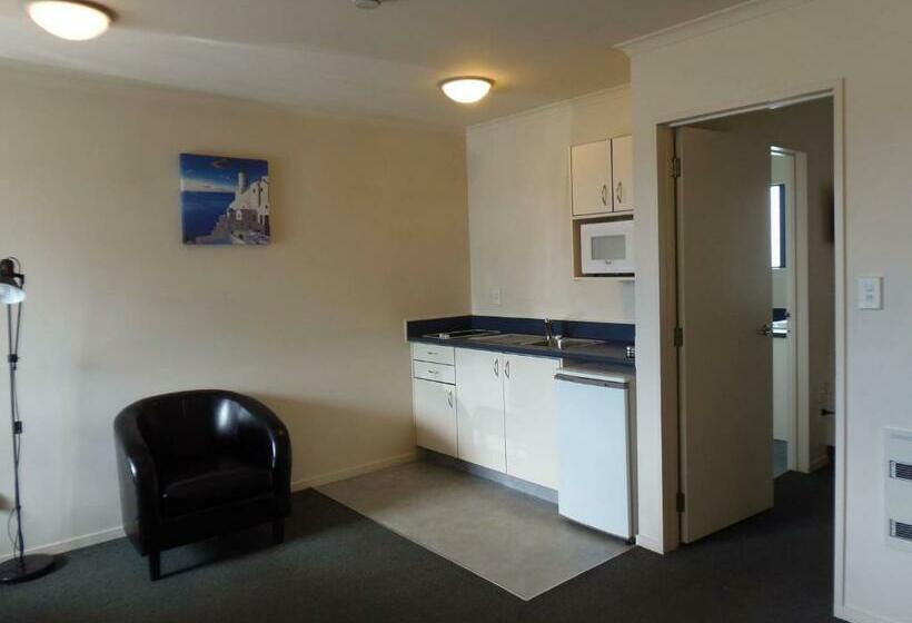 דירת חדר, Bassingers Motor Lodge