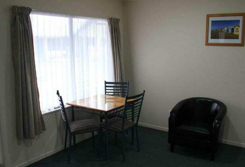 דירת חדר, Bassingers Motor Lodge