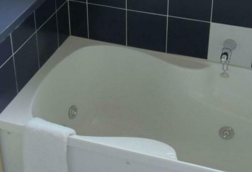 דירת חדר, Bassingers Motor Lodge