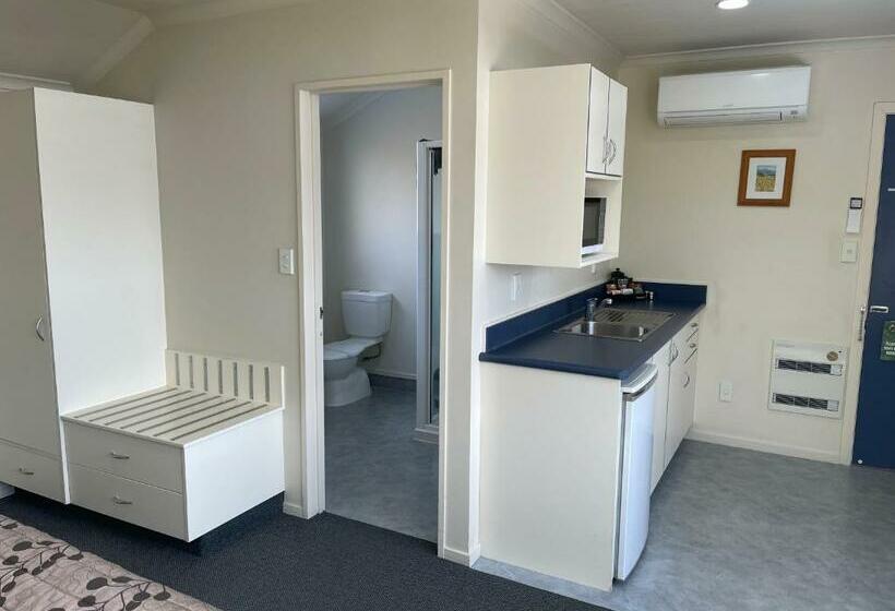 חדר סטודיו סטנדרד, Bassingers Motor Lodge