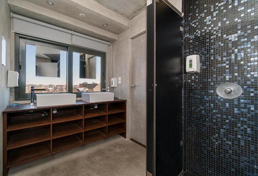 スーペリアーシェアルームのワンベッド, N1 Hostel Apartments And Suites