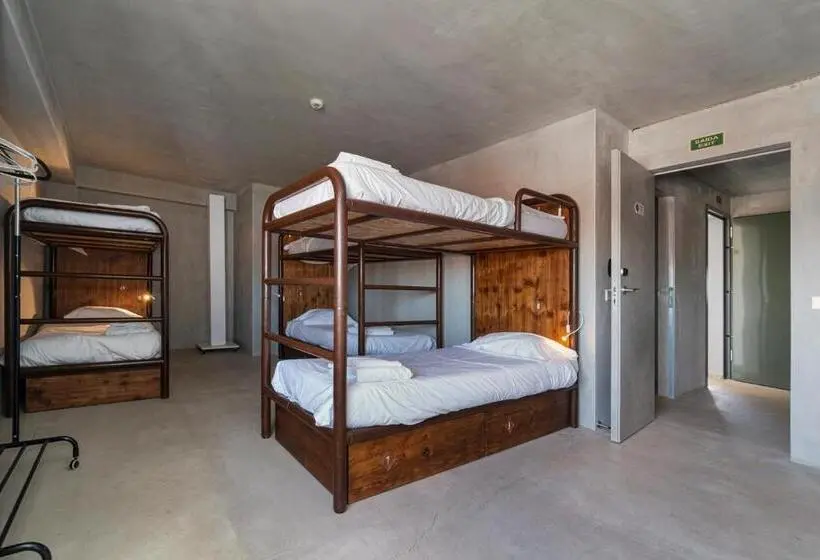 スーペリアーシェアルームのワンベッド, N1 Hostel Apartments And Suites