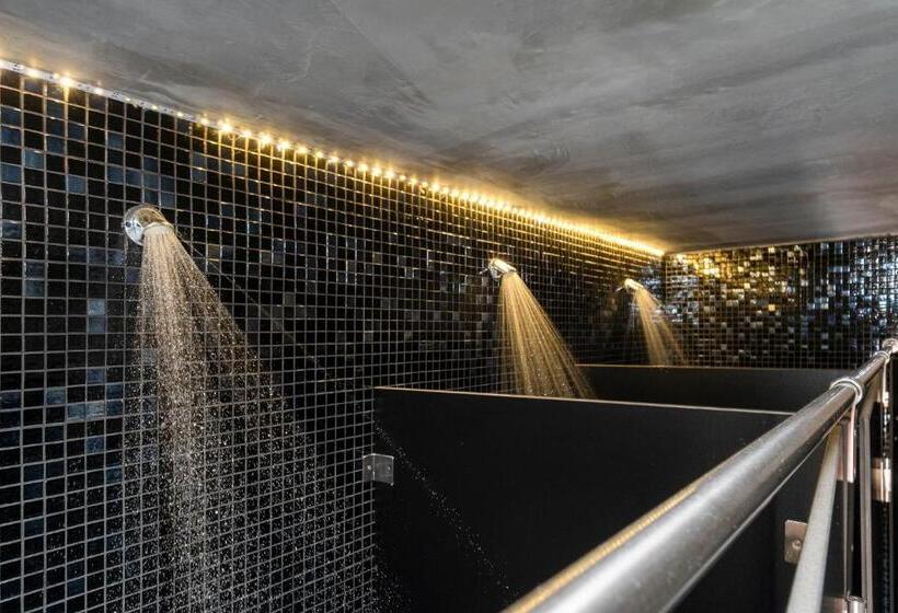 スーペリアーシェアルームのワンベッド, N1 Hostel Apartments And Suites