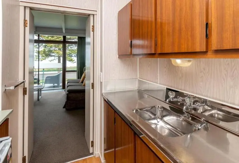 バルコニー付き1ベッドルームアパートメント, Whispering Sands Beachfront Motel