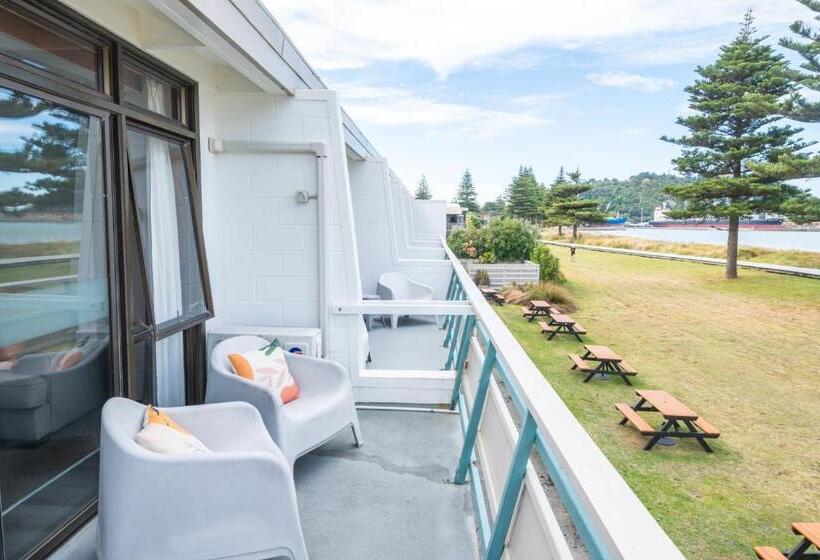 Апартаменты 2 Спальни, Whispering Sands Beachfront Motel