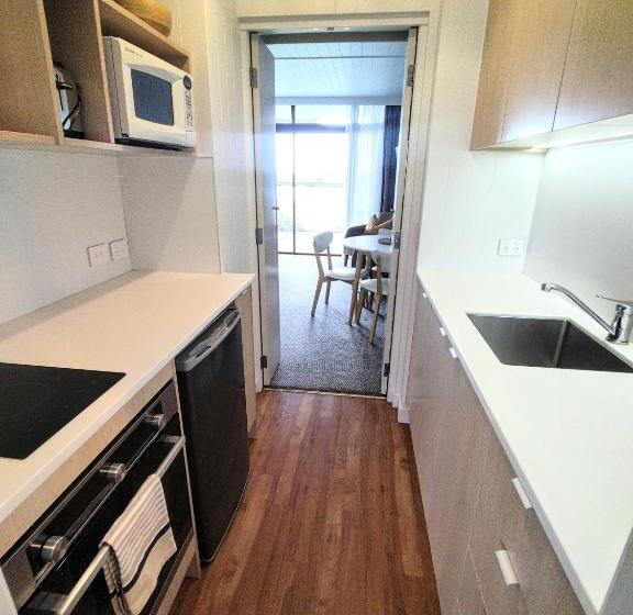 آپارتمان لوکس 1 خوابه, Whispering Sands Beachfront Motel