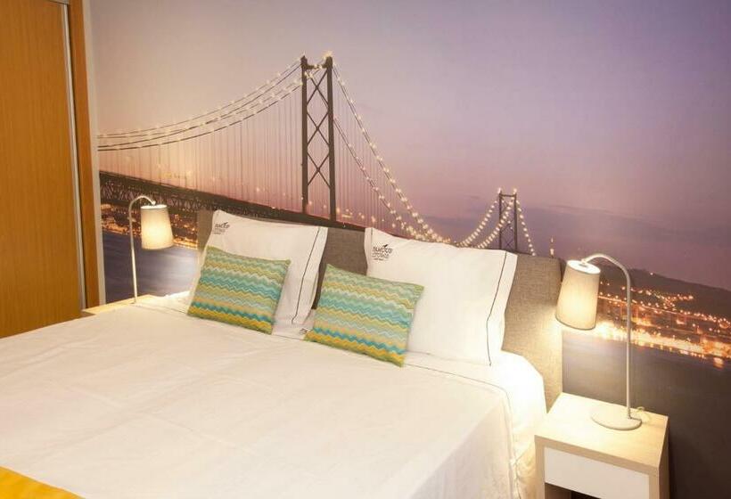 اتاق استاندارد, Famous Crows Lisbon Suites