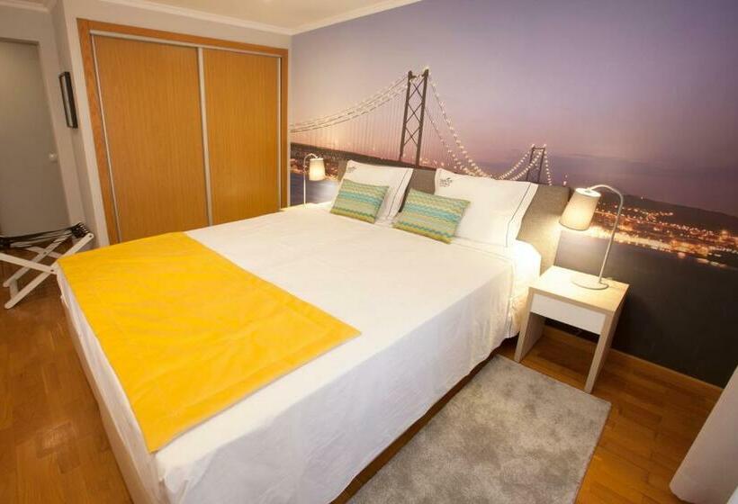 اتاق استاندارد, Famous Crows Lisbon Suites