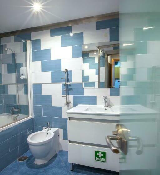 اتاق استاندارد, Famous Crows Lisbon Suites