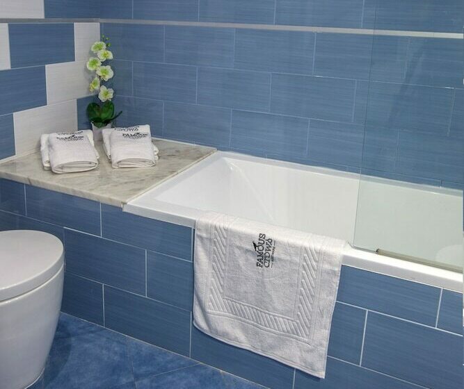 Quarto Estandar, Famous Crows Lisbon Suites