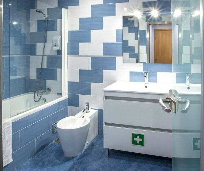 اتاق استاندارد, Famous Crows Lisbon Suites