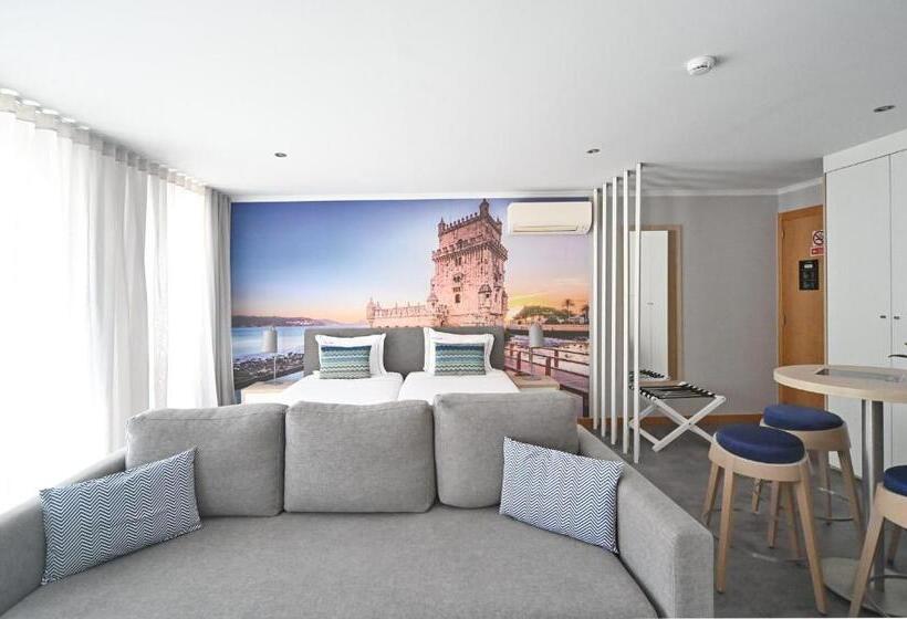 استودیو خانوادگی, Famous Crows Lisbon Suites