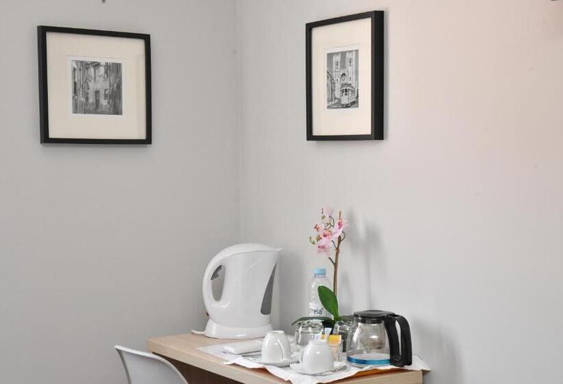 اتاق استاندارد, Famous Crows Lisbon Suites