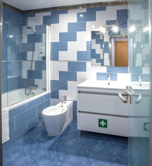 Quarto Estandar, Famous Crows Lisbon Suites