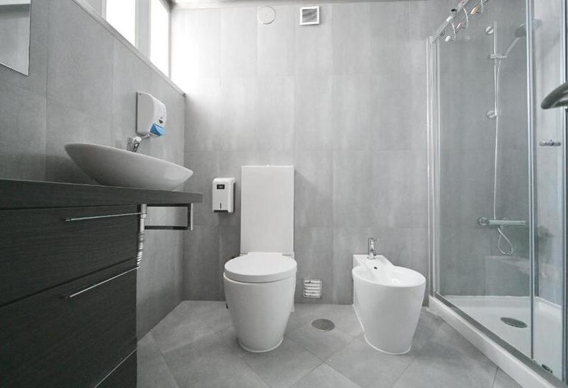 اتاق استاندارد, Famous Crows Lisbon Suites